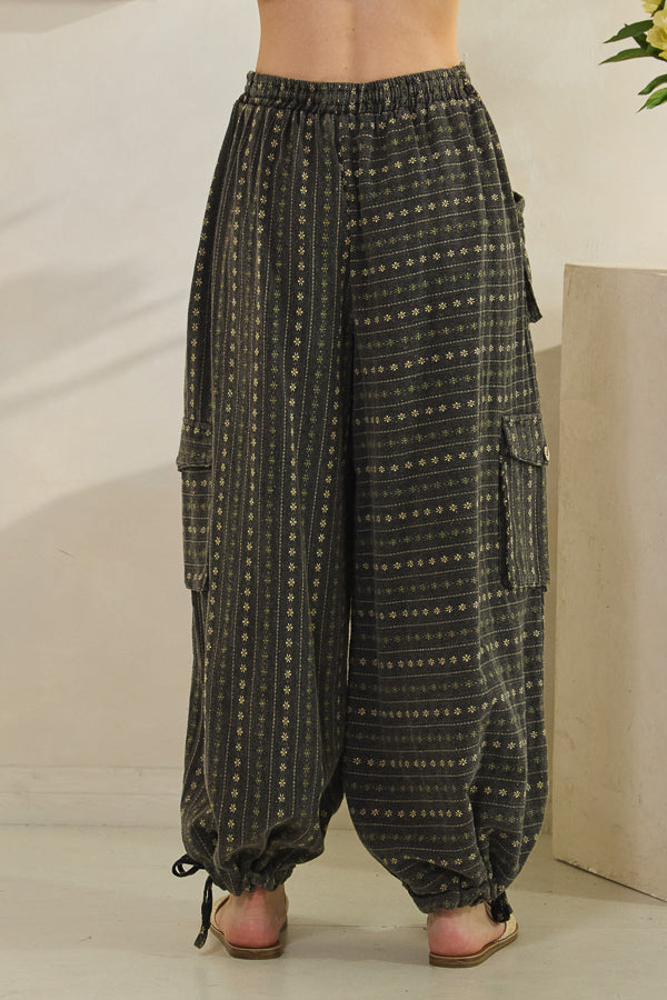 WASHED 3D POCKET FLOWER PATTERN WIDE LEG PANTS