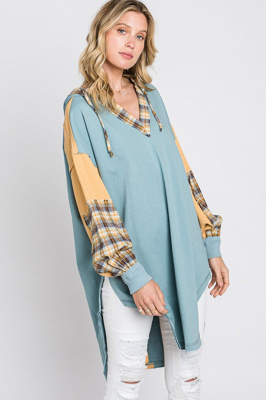 PLAID CONTRAST HOODED FRENCH TERRY TUNIC TOP