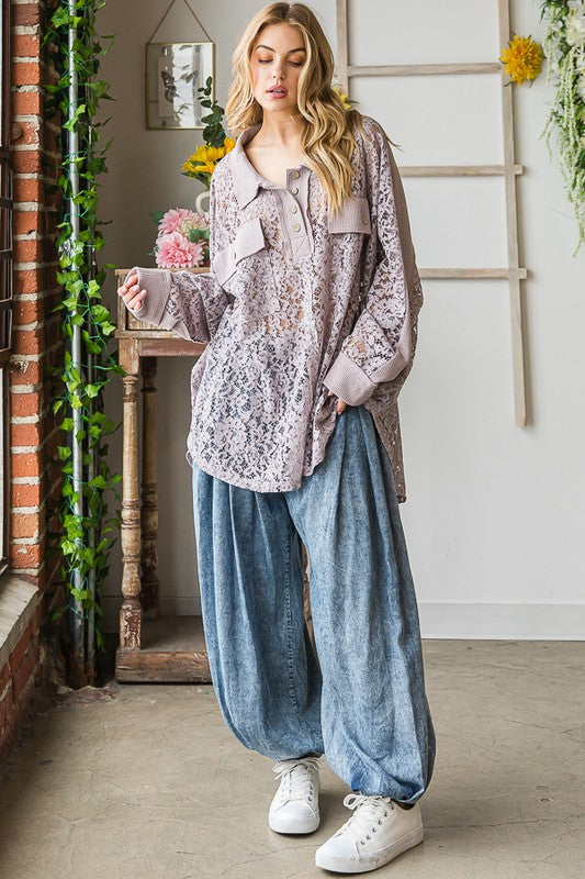 WASHED COLLAR BUTTON NECK MIX MEDIA LACE TOP