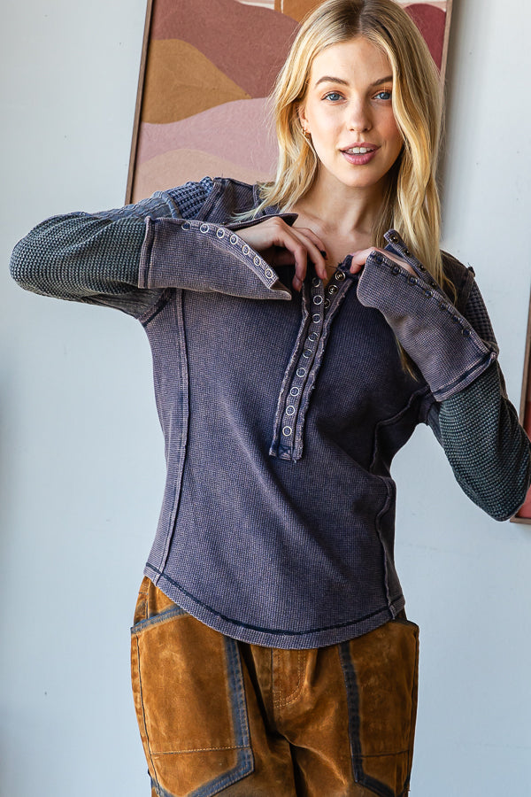 WASHED TEXTURED CONTRAST SNAP BUTTON CUFFS TOP