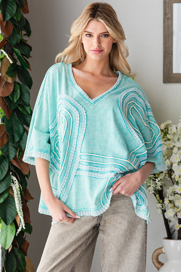 WASHED CONNECTIVE HEARTS V NECK TOP