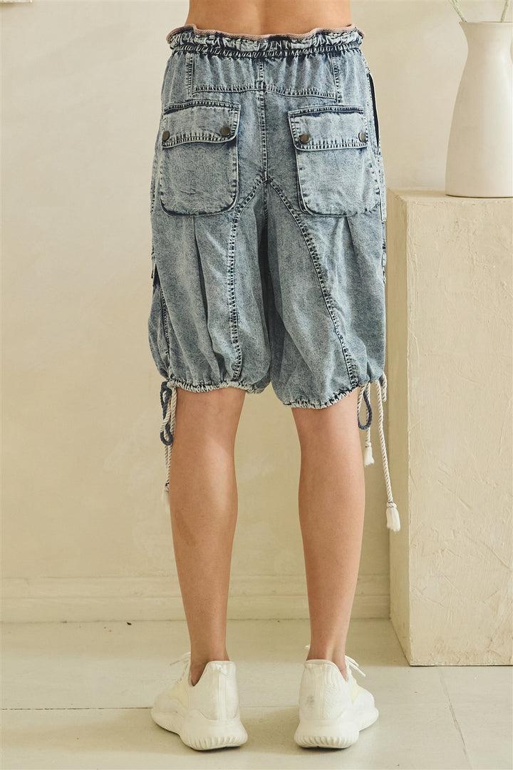 MULTI POCKET MID-RISE CARGO SHORTS