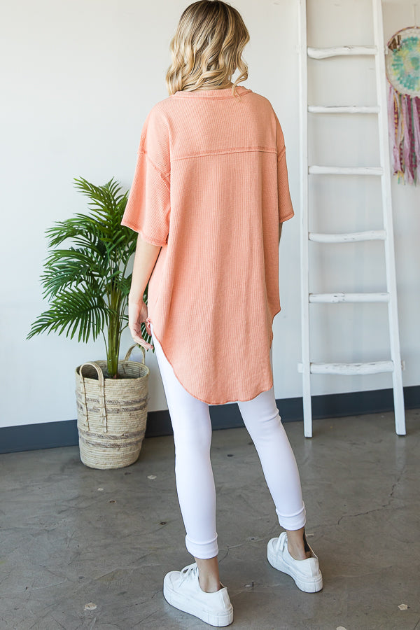 MINERAL WASHED V NECK SHORT SLEEVE KNIT TOP