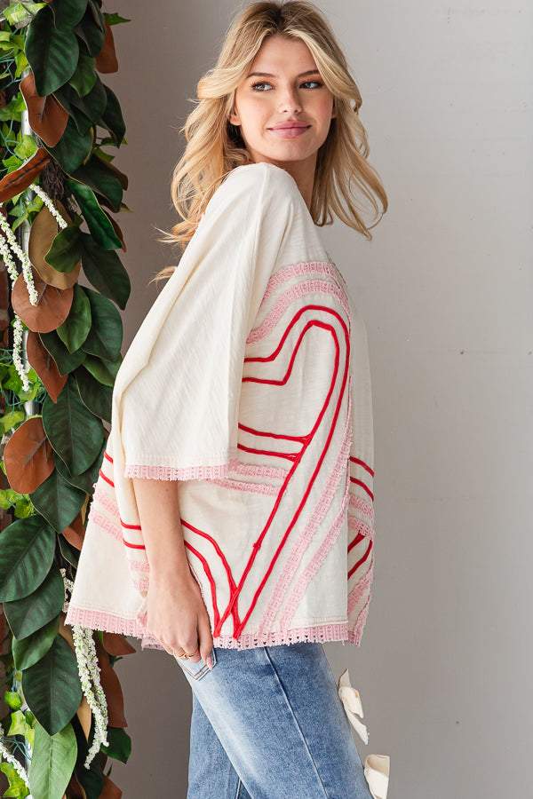 WASHED CONNECTIVE HEARTS V NECK TOP